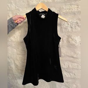 Dex NWT.  Nieman Marcus Velvet Mock Neck Blouse. Women’s Small.